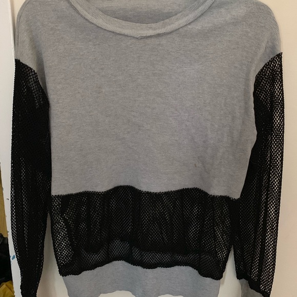 Mesh cut out long sleeve top! - Picture 1 of 4